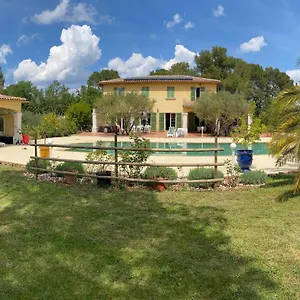 https://domaine-sagittaires.fr-provencehotel.com